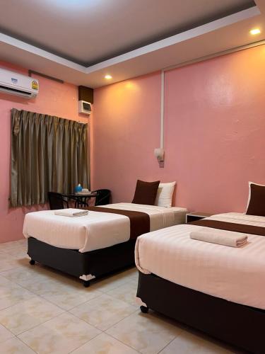 Postel nebo postele na pokoji v ubytování คลิ๊กรีสอร์ท (Click Resort)