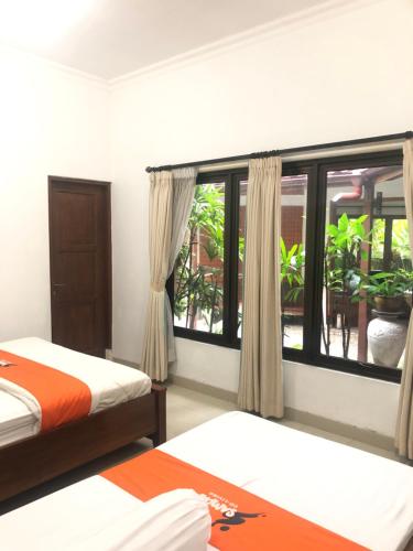 Ένα ή περισσότερα κρεβάτια σε δωμάτιο στο Omahku Minggiran by Sampai Coliving