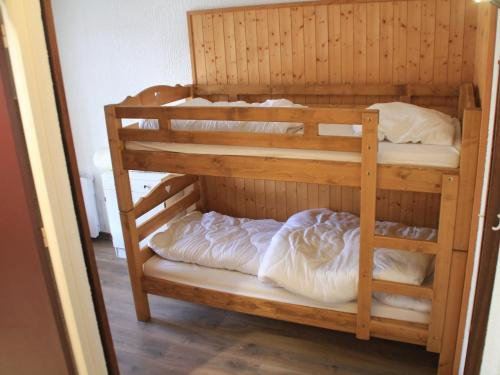 a couple of bunk beds in a room at Studio Châtel, 1 pièce, 4 personnes - FR-1-200-380 in Châtel
