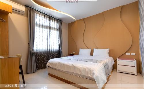 Una cama o camas en una habitación de 深溝仔庭園民宿