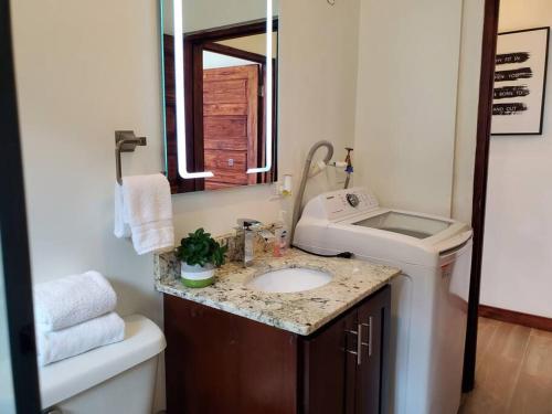 Gambar di galeri bagi 'The Solace' New Luxury Modern 1Bed 1Bath Apt. di Portmore