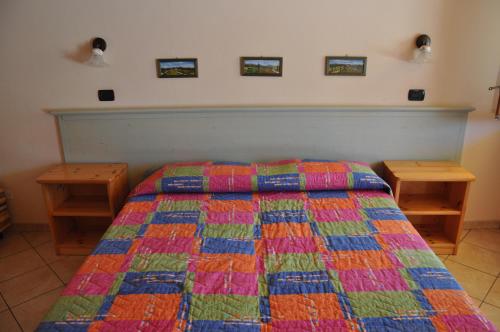 Ein Bett oder Betten in einem Zimmer der Unterkunft Agriturismo Corte dei Fiori
