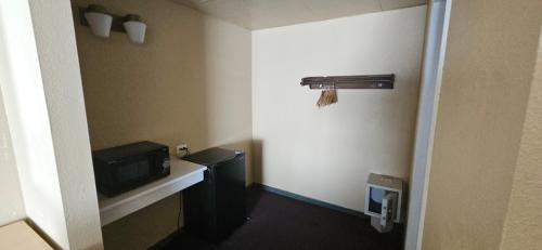 Μια τηλεόραση ή/και κέντρο ψυχαγωγίας στο Heritage Inn - Milpitas