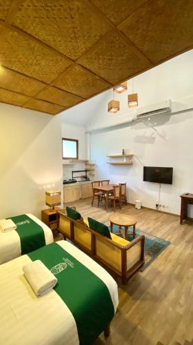 TV a/nebo společenská místnost v ubytování Sampai Villa Antapura