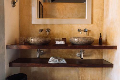 two sinks on a wooden shelf in a bathroom at Eraeliya Villas & Gardens in Weligama