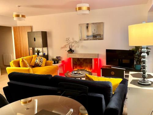 Ruang duduk di Chester City Centre Waterfront Apartment