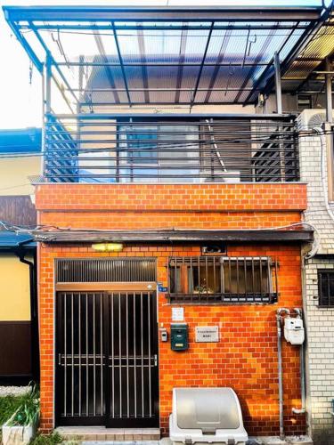 守3 商店街横の庭園を楽しむお風呂付きの宿 グループ向けの4寝室 ベッド12点 バスルーム3点