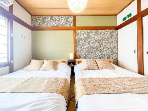 守3 商店街横の庭園を楽しむお風呂付きの宿 グループ向けの4寝室 ベッド12点 バスルーム3点