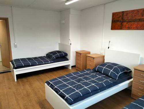 En eller flere senge i et værelse på 123-Zimmerverleih Gundelsheim