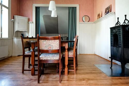 a dining room with a table and chairs at VILLA BRATTHOLMEN in Brattholmen