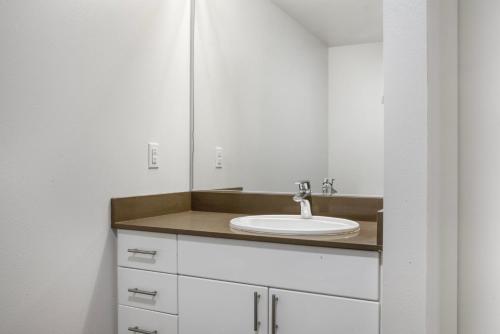 Ballard studio w on-site retail nr zipcar SEA-641_3