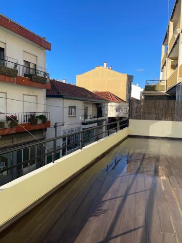 una vista desde el techo de un edificio en Modern Spacious Apartment, en Entroncamento