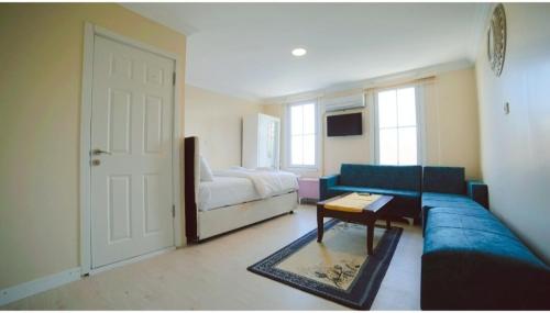 a living room with a couch and a bed at Sultanahmet Center View Apart Hotel in Istanbul