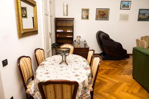 a dining room with a table and chairs at Apartman BERKA in Zagreb