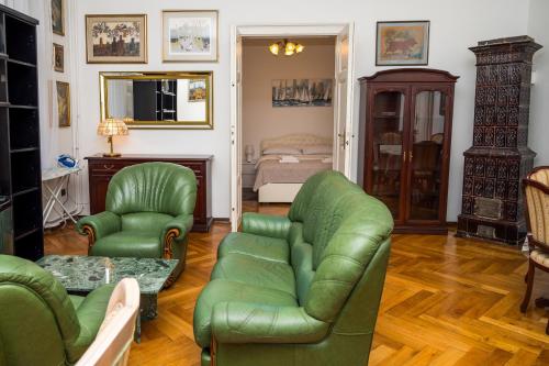 a living room with green furniture and a bed at Apartman BERKA in Zagreb