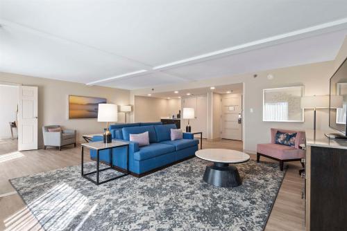 a living room with a blue couch and a table at DoubleTree by Hilton Columbus in Columbus