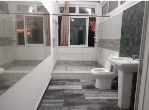 een badkamer met een toilet en een wastafel bij Cheerful 1 bed vacation home with tours & facilities in La Gaulette