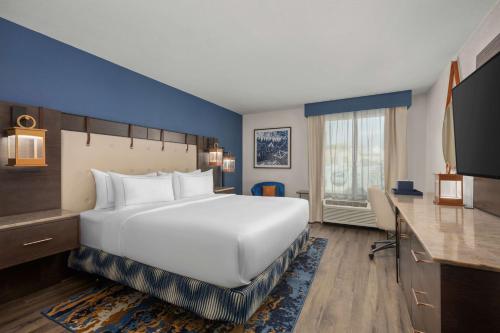 a hotel room with a large bed and a desk at Hotel Westport Kansas City, Tapestry Collection by Hilton in Kansas City