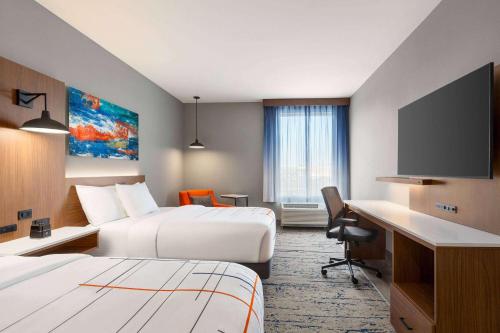 Postel nebo postele na pokoji v ubytování La Quinta Inn & Suites by Wyndham Mount Laurel Moorestown