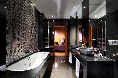 Eurostars Madrid Tower photo 27