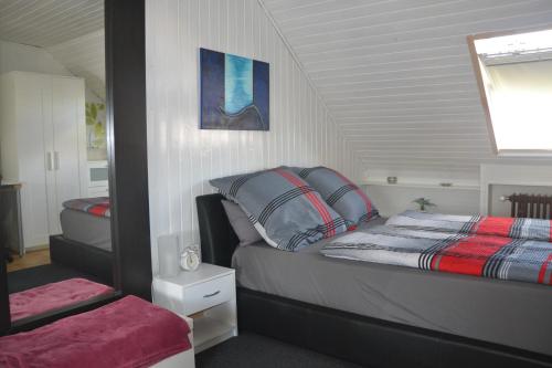 Ein Bett oder Betten in einem Zimmer der Unterkunft DG-Zimmer