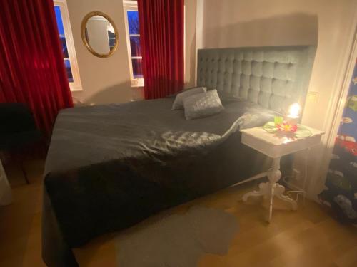 a bedroom with a bed and a table with a lamp at Family Holiday and Business Home with a Garden in Kallfors, Stockholm near a Golf Course, Lakes, the Baltic Sea, Forests & Nature in Järna