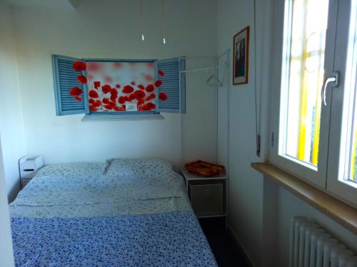 a small bedroom with a bed and a window at Giardino delle Fate in Villa Rosa