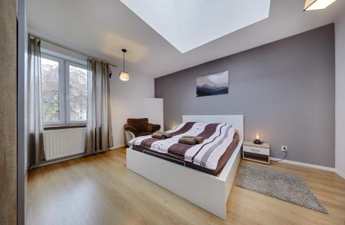 Säng eller sängar i ett rum på Crystal Apartment Katowice VI