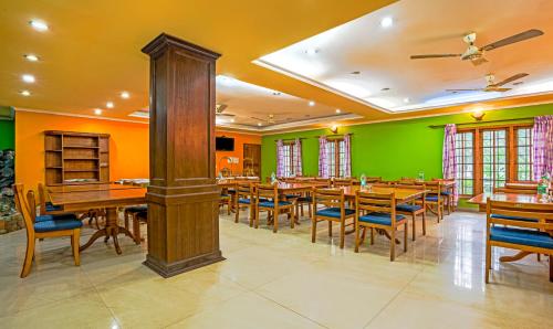 Gallery image of Itsy Hotels Classiyo Munnar Crown Resorts With Balcony in Munnar