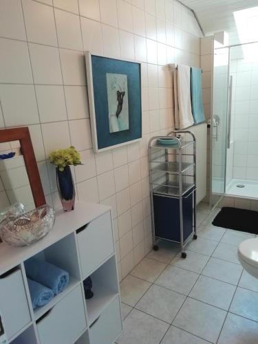 a bathroom with a sink and a toilet at Charmante Wohnung in Aalen