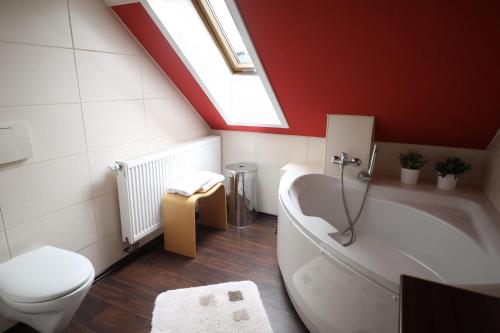 Koupelna v ubytování Hotel Heilbrunnen