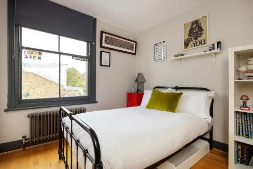 a bedroom with a bed and a window at Veeve - Soulful Smiles in London