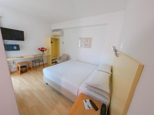 Postel nebo postele na pokoji v ubytování Colorado Hotel