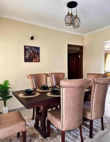 Ruang duduk di Exquisite two bedroom Penthouse-Fully Furnished at 360 Luxury