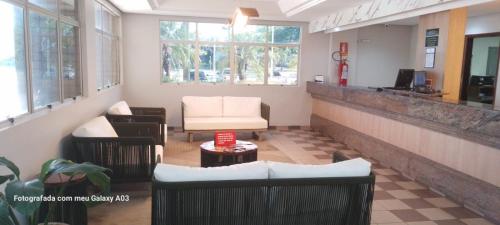 a waiting area of a waiting room with chairs at Victoria Plaza Hotel in Palmas