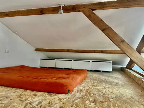 Säng eller sängar i ett rum på Maison individuelle avec piscine à Grasse