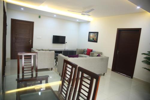Gulberg Suitesにあるテレビまたはエンターテインメントセンター