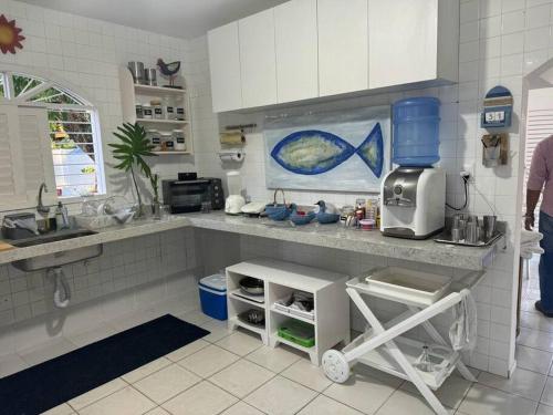a kitchen with a sink and a counter top at Casa Amarela, para veraneio em Areia Dourada in Cabedelo