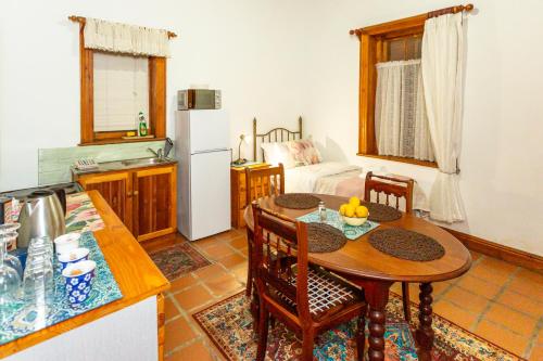 Una cocina o cocineta en Ravenscliff Manor
