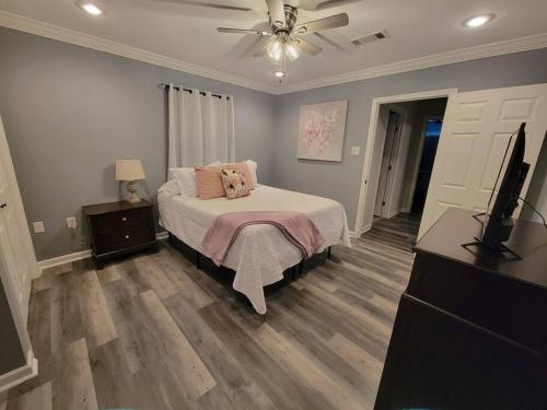 a bedroom with a bed and a ceiling fan at Cottage in Downtown Houma in Houma