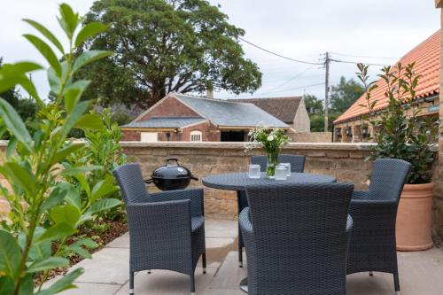 Taman di luar Phaleron - Modern barn conversion on a country estate