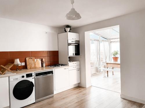 Η κουζίνα ή μικρή κουζίνα στο Appartement avec jardin 10 min des plages