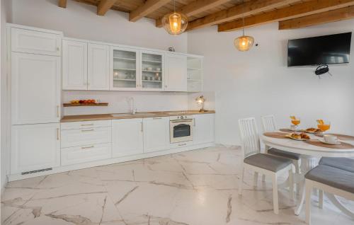 Gorgeous Home In Dramalj With Wifi