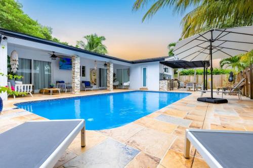 an image of a swimming pool in a house at Casa Tropicana - Heated Pool, Game Room & Mins from beach in Hallandale Beach