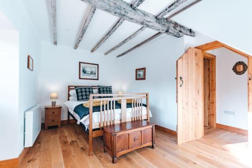 En eller flere senge i et værelse på ryton grange church barn sleeps 5