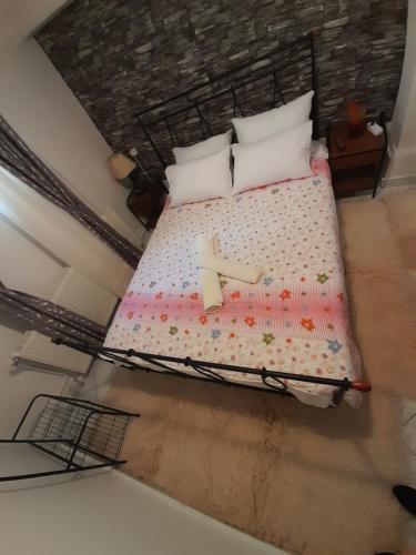 an overhead view of a bed in a room at Villa of byron in Kastrákion
