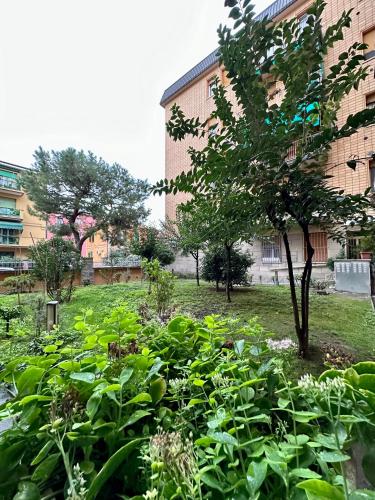 a garden with green plants in front of a building at Casavacanzetoffee Gold in Bologna