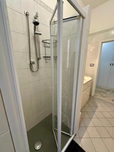 a shower with a glass door in a bathroom at Casavacanzetoffee Gold in Bologna