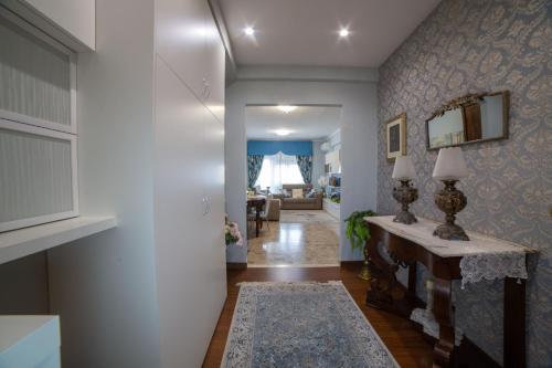 a living room with a hallway with a table at Dimora Giulia in Campobasso