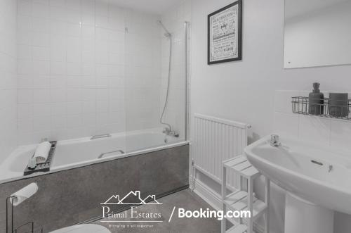 a bathroom with a bath tub and a sink at Two Bed House At Primal Estates Short Lets in Brighton in Brighton & Hove